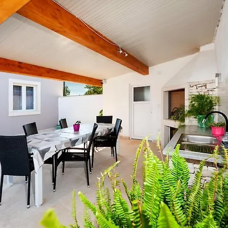 Nina Zminj, Istrien Villa Žminj