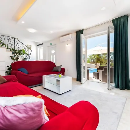 Nina Zminj, Istrien Villa *